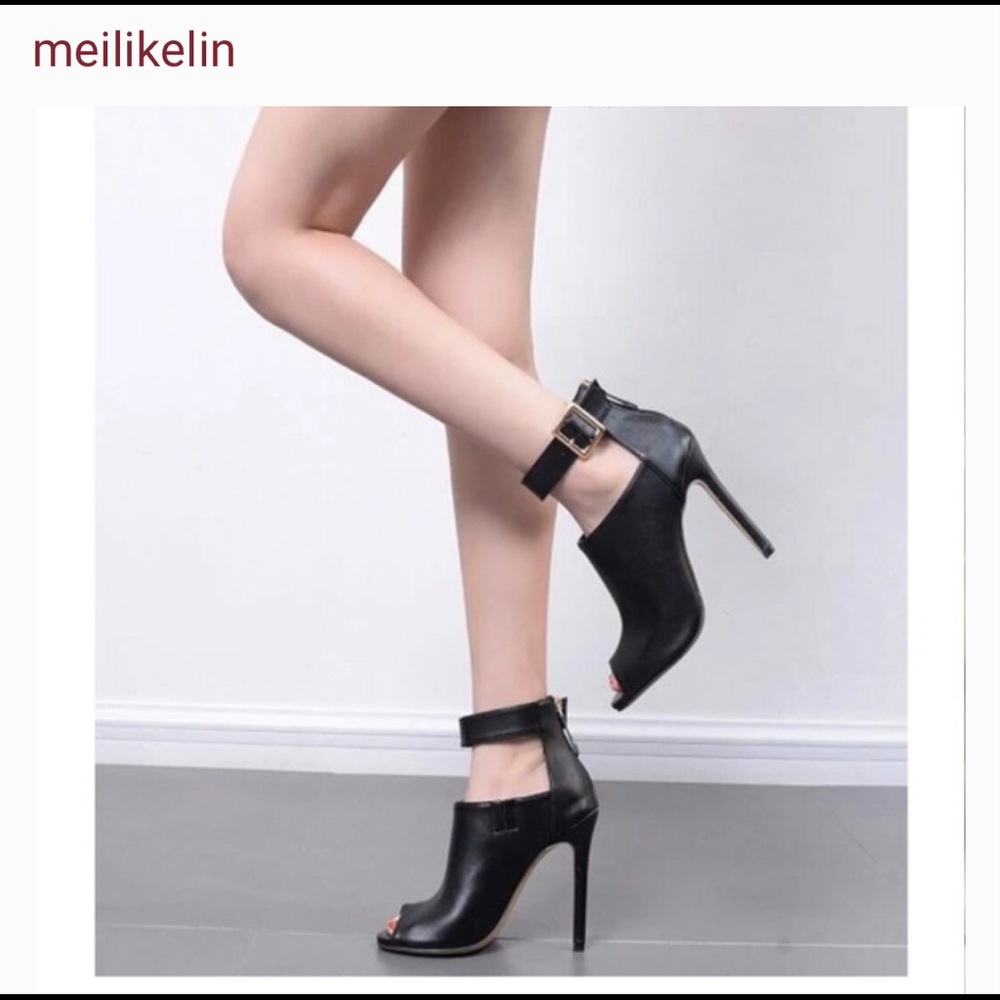 Black open toe heel with ankle strap, size 9